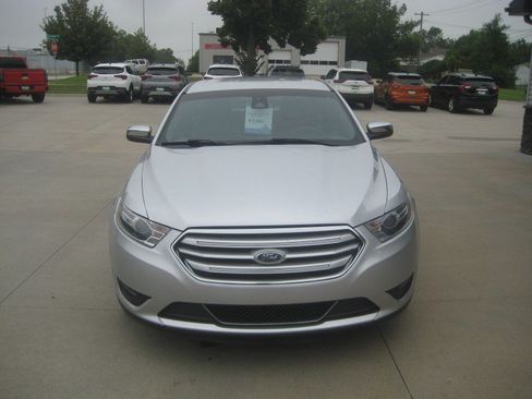 Used 2017 Ford Taurus Limited FWD image 3