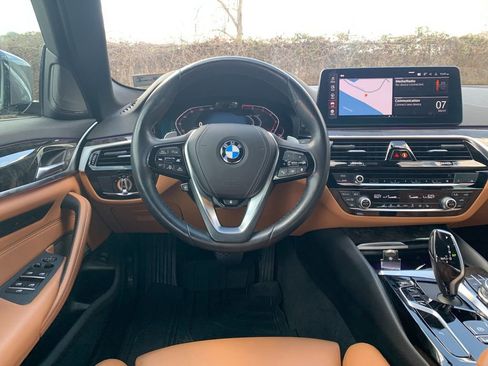 Used 2021 BMW 530i xDrive w/ Premium Package image 17