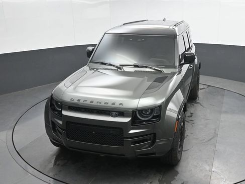 Used 2025 Land Rover Defender 110 AWD/4WD image 36