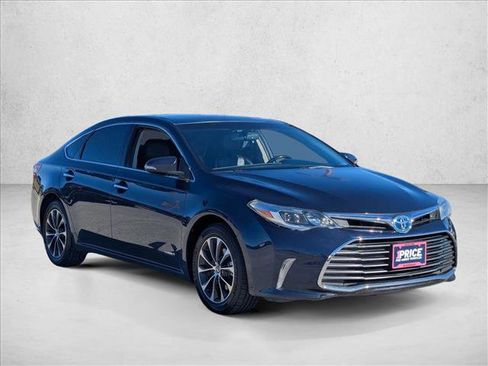 Used 2016 Toyota Avalon XLE Premium image 3