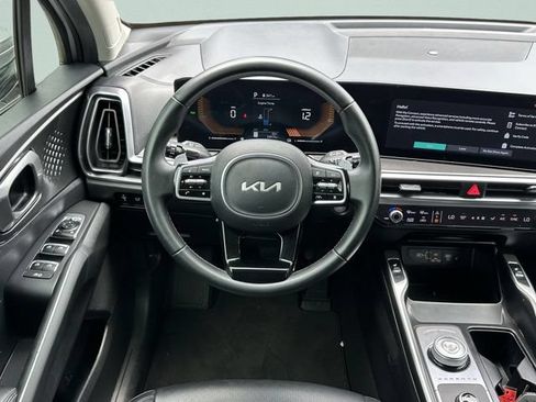 Used 2025 Kia Sorento EX w/ EX Panoramic Sunroof Package FWD image 14