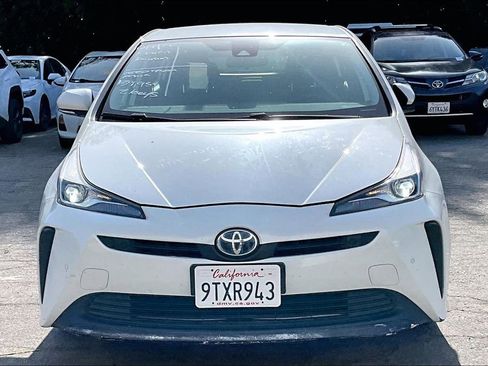 Used 2020 Toyota Prius LE FWD image 2