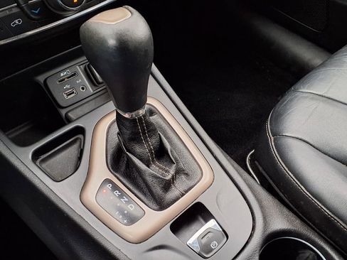 Used 2014 Jeep Cherokee Limited image 18