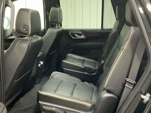 Used 2022 GMC Yukon SLT w/ SLT Luxury Package AWD/4WD image 16