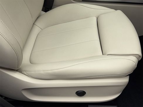 Used 2023 Mercedes-Benz EQB 350 4MATIC SUV w/ Exclusive Package image 47