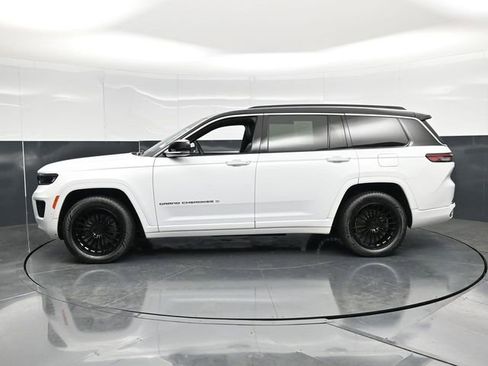 Certified 2021 Jeep Grand Cherokee L Overland w/ Luxury Tech Group IV AWD/4WD image 9