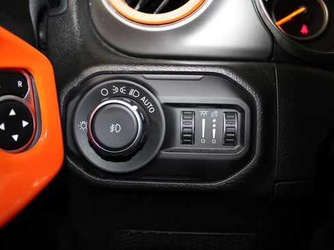 Used 2018 Jeep Wrangler Unlimited Sport S image 39