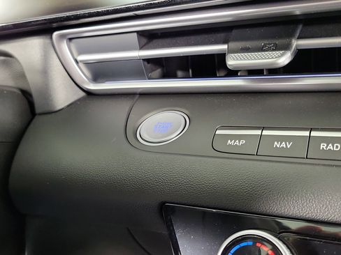 New 2025 Hyundai Elantra Limited image 17