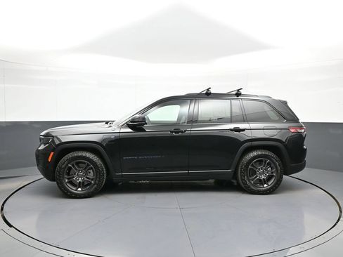 Used 2024 Jeep Grand Cherokee Trailhawk image 9