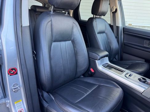 Used 2019 Land Rover Discovery Sport SE image 30