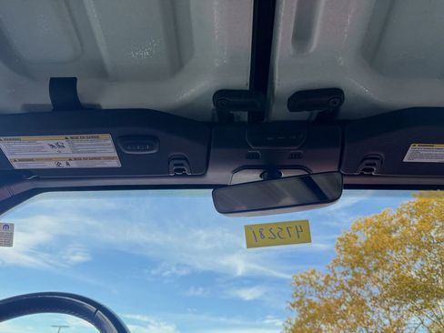 Used 2021 Jeep Gladiator Overland image 23