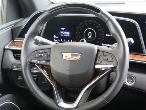 Used 2024 Cadillac Escalade Premium Luxury w/ Performance Package image 11