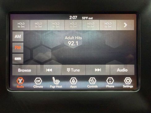 Used 2019 Jeep Cherokee Latitude Plus w/ Cold Weather Group AWD/4WD image 16