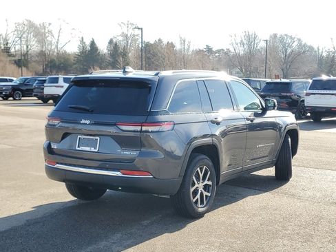 Used 2024 Jeep Grand Cherokee Limited image 2