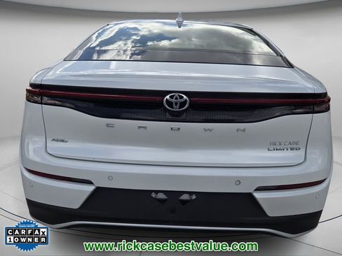 Used 2023 Toyota Crown Limited image 6