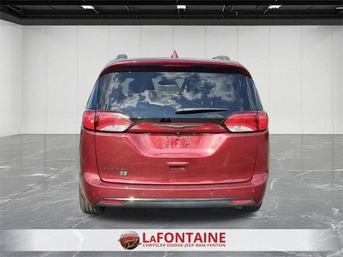 Certified 2020 Chrysler Pacifica Touring-L image 4