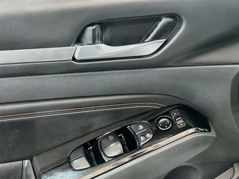 Used 2023 Nissan Altima 2.5 SR w/ SR Premium Package FWD image 16