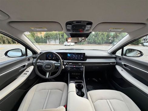 Used 2025 Hyundai Sonata SEL FWD image 31