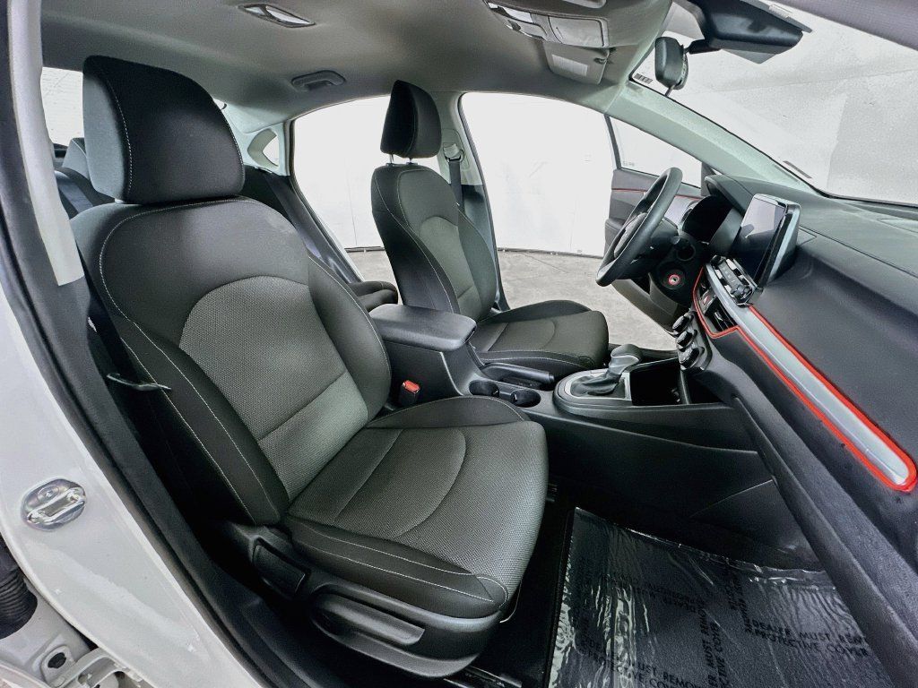 Used 2023 Kia Forte LXS w/ LXS Technology Package FWD image 14