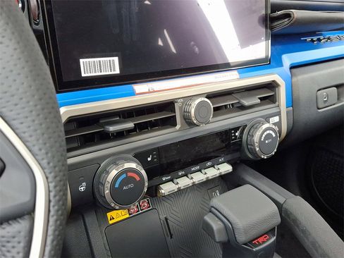 New 2024 Toyota Tacoma TRD Off-Road image 10