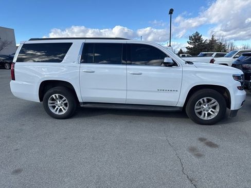 Used 2019 Chevrolet Suburban LT image 3