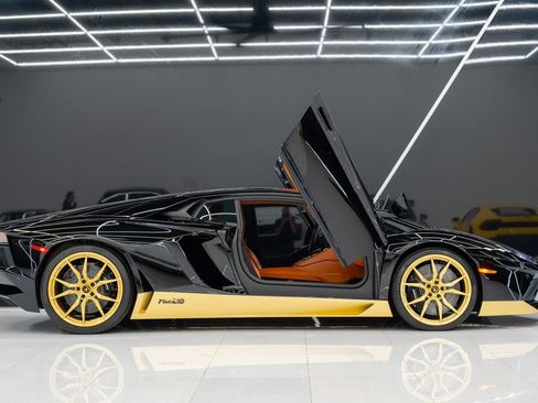 Used 2017 Lamborghini Aventador LP 700-4 image 9