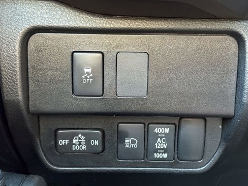 Used 2022 Toyota Tacoma TRD Off-Road AWD/4WD image 17