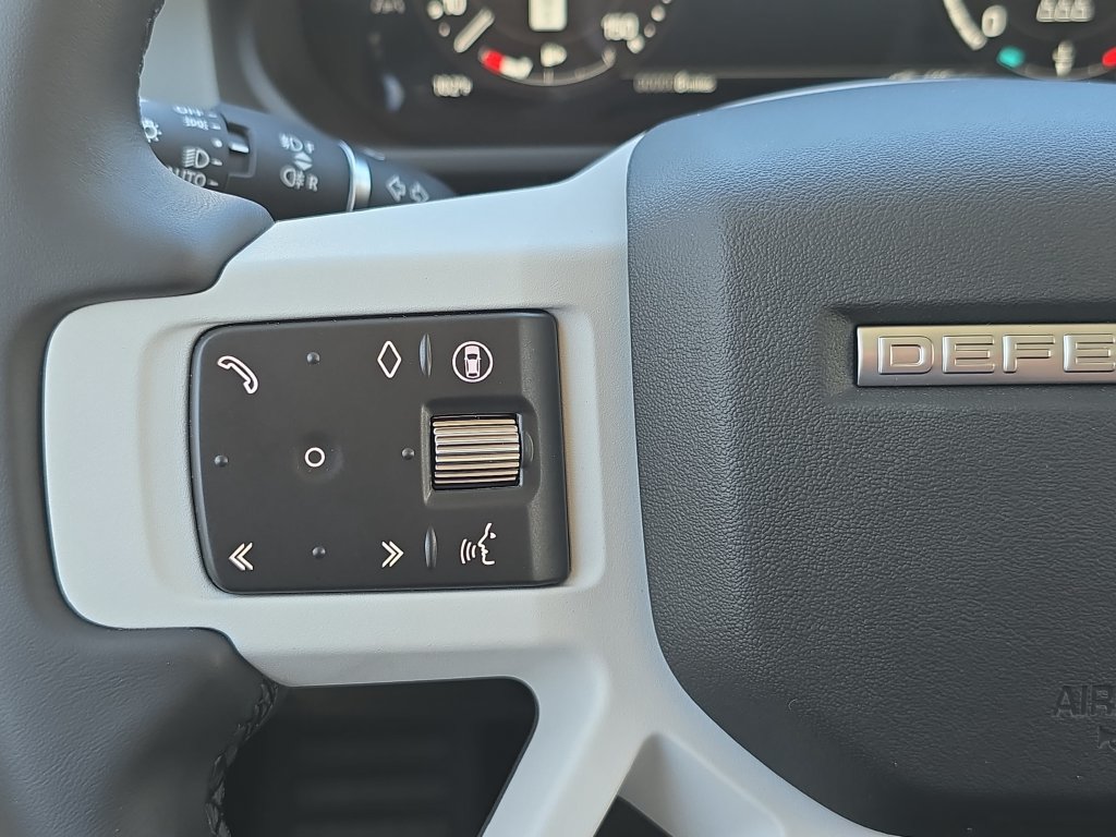 New 2026 Land Rover Defender 110 X-Dynamic SE AWD/4WD image 17