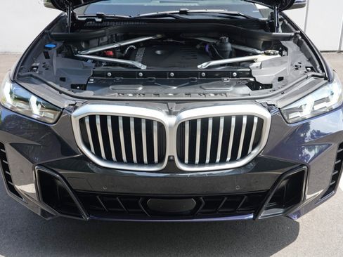 Used 2024 BMW X5 xDrive40i w/ M Sport Package AWD/4WD image 8