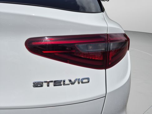 Used 2023 Alfa Romeo Stelvio Veloce AWD/4WD image 67