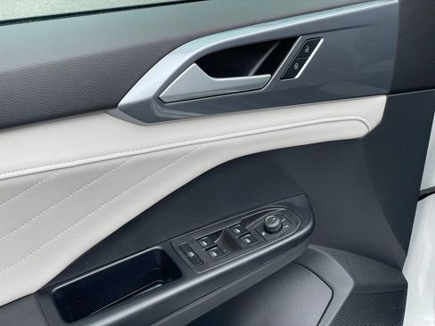 Certified 2025 Volkswagen Taos SEL w/ Black Wheel Plus Package image 12