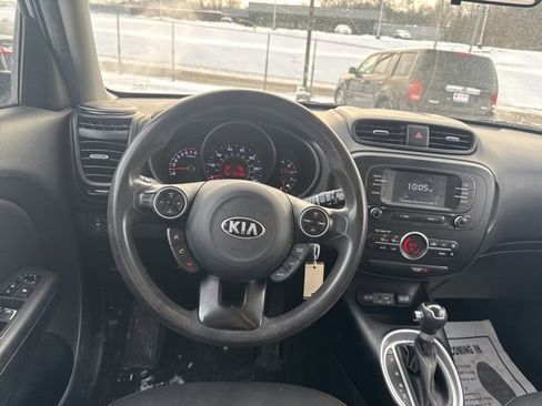 Used 2017 Kia Soul + image 12
