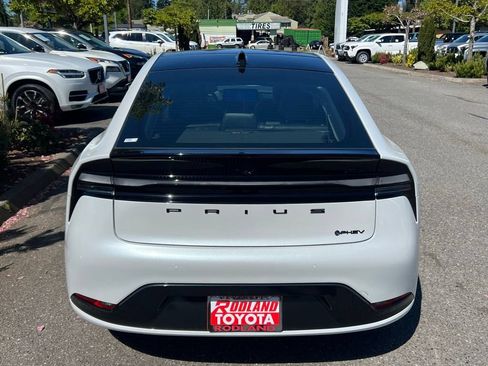 Certified 2026 Toyota Prius Plug-In Hybrid FWD image 8