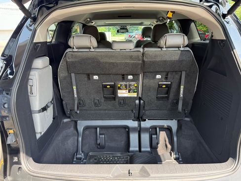 Used 2026 Toyota Sienna XLE FWD image 14