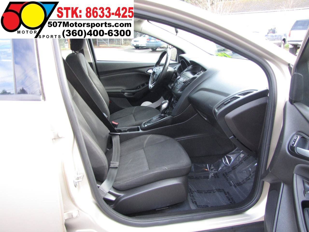 Used 2018 Ford Focus SE w/ Cold Weather Package FWD image 19