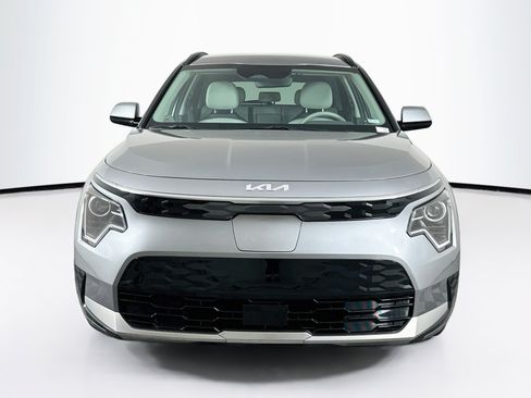 Used 2023 Kia Niro Wind FWD image 2