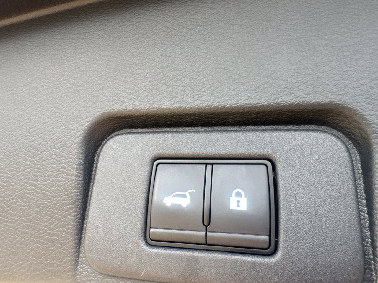 Certified 2025 Nissan Rogue SV FWD image 34