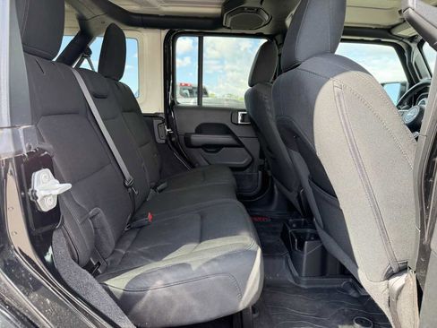 Used 2020 Jeep Wrangler Unlimited Sahara AWD/4WD image 16