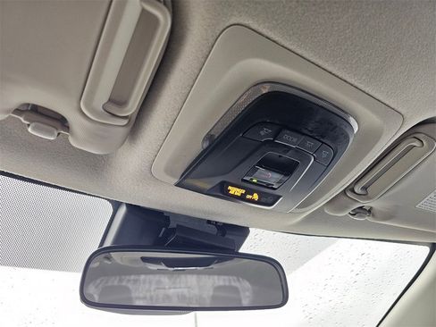 Used 2025 Toyota Corolla LE image 27