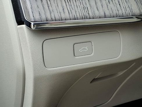 Certified 2023 Volvo XC90 B6 Ultimate w/ Protection Package AWD/4WD image 12