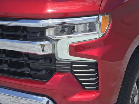 Used 2023 Chevrolet Silverado 1500 LT AWD/4WD image 11