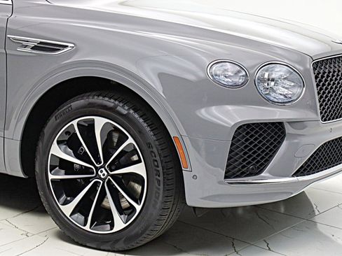Used 2024 Bentley Bentayga Extended Wheelbase AWD/4WD image 19