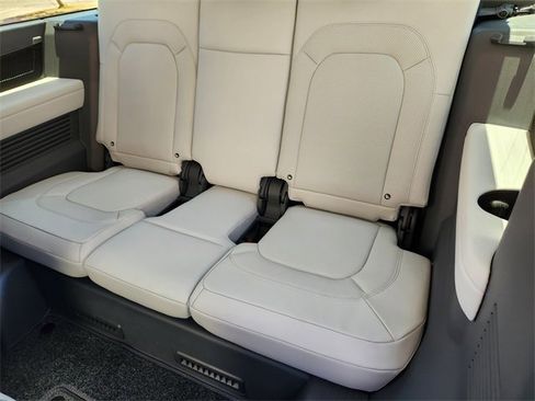 New 2025 Land Rover Defender 130 X-Dynamic SE image 21