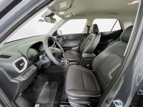 Certified 2025 Hyundai Venue Limited image 21