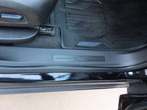 Used 2022 GMC Terrain SLT w/ Tech Package image 10