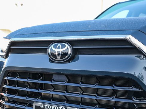 Used 2024 Toyota Grand Highlander AWD Hybrid image 5