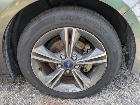 Used 2014 Ford Focus SE w/ SE Sport Package FWD image 9