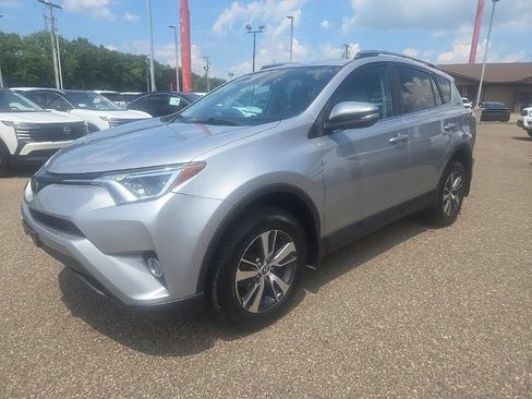 Used 2018 Toyota RAV4 XLE w/ Plus Extra Value Package AWD/4WD image 3