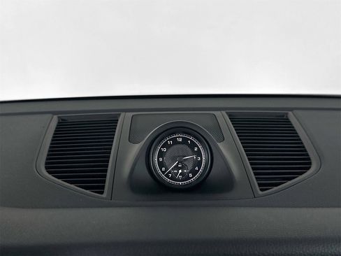 Certified 2025 Porsche Macan image 24