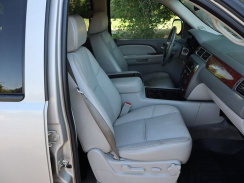 Used 2008 Chevrolet Suburban LT w/ LT Preferred Equipment Group AWD/4WD image 24